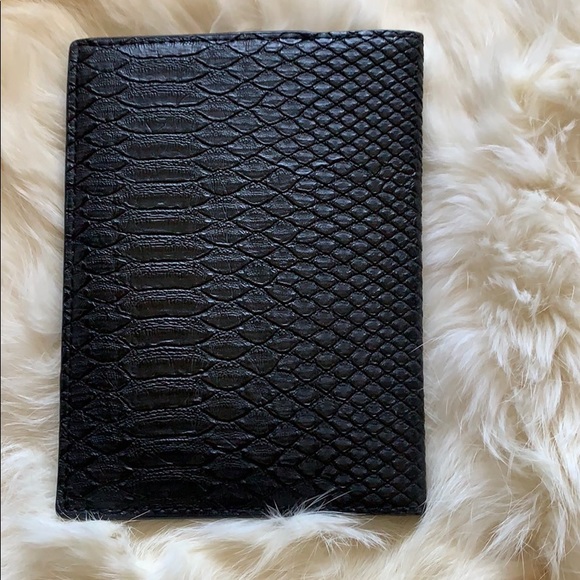Victoria secreté wallet - Picture 3 of 3